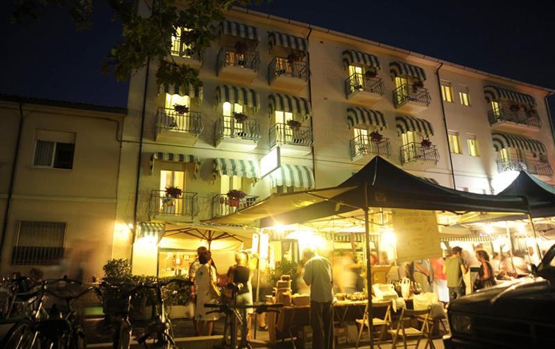 Hotel al Faro Cervia Esterno foto